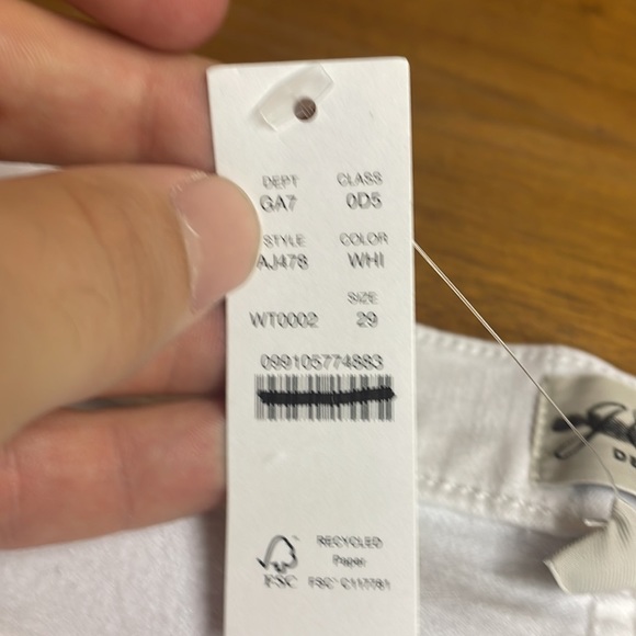 Jcrew 10" high-rise toothpick jean in white
Item AJ478 - Picture 11 of 14